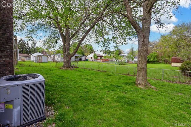 30809 Elmhurst Drive, Madison Heights, MI 48071