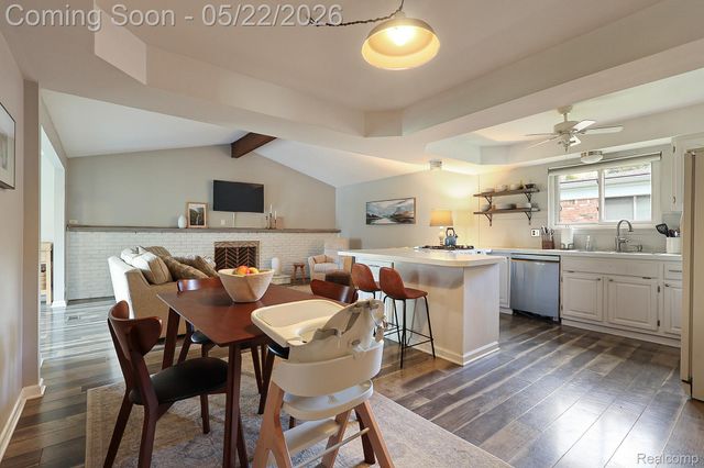 30809 Elmhurst Drive, Madison Heights, MI 48071