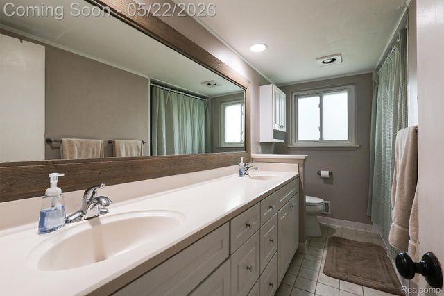 30809 Elmhurst Drive, Madison Heights, MI 48071