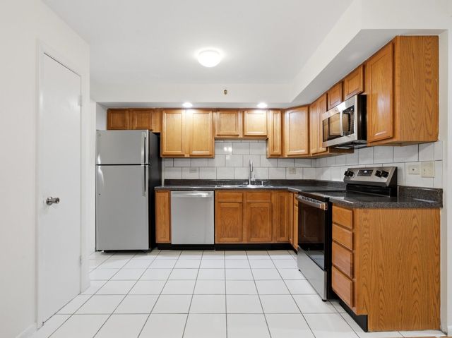 714 N Austin Boulevard 202, Oak Park, IL 60302