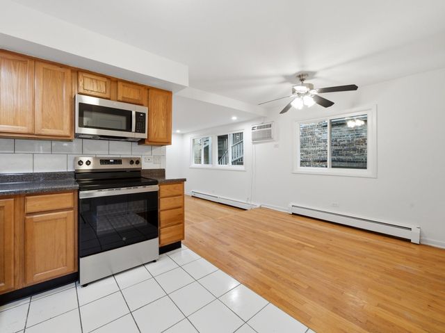 714 N Austin Boulevard 202, Oak Park, IL 60302