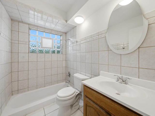 714 N Austin Boulevard 202, Oak Park, IL 60302