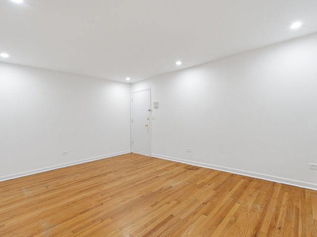 714 N Austin Boulevard 202, Oak Park, IL 60302