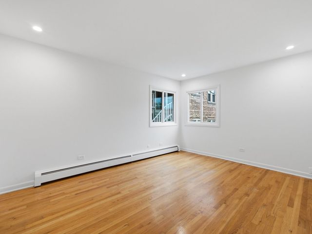 714 N Austin Boulevard 202, Oak Park, IL 60302