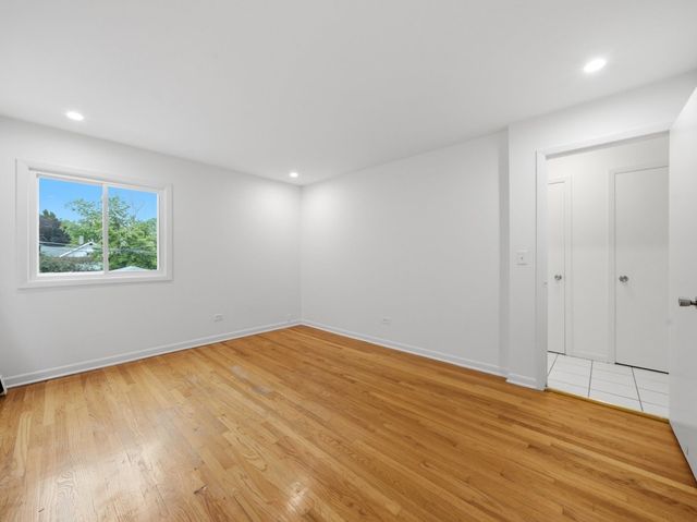 714 N Austin Boulevard 202, Oak Park, IL 60302