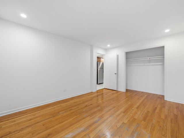 714 N Austin Boulevard 202, Oak Park, IL 60302