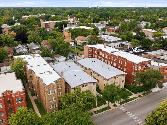 714 N Austin Boulevard 202, Oak Park, IL 60302