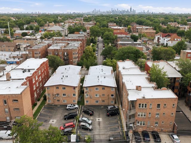 714 N Austin Boulevard 202, Oak Park, IL 60302