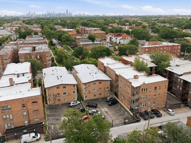 714 N Austin Boulevard 202, Oak Park, IL 60302