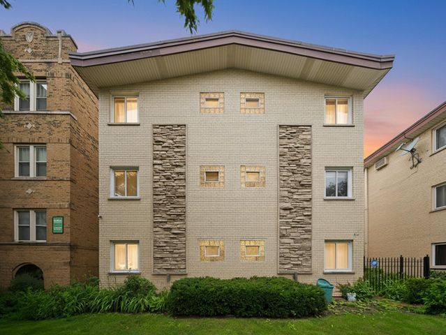 714 N Austin Boulevard 202, Oak Park, IL 60302
