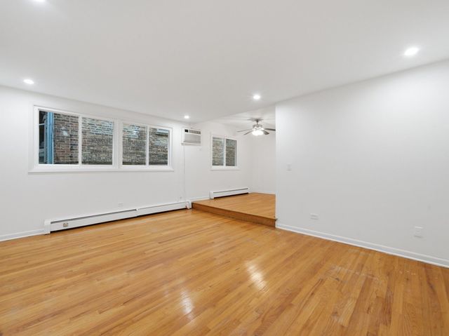 714 N Austin Boulevard 202, Oak Park, IL 60302