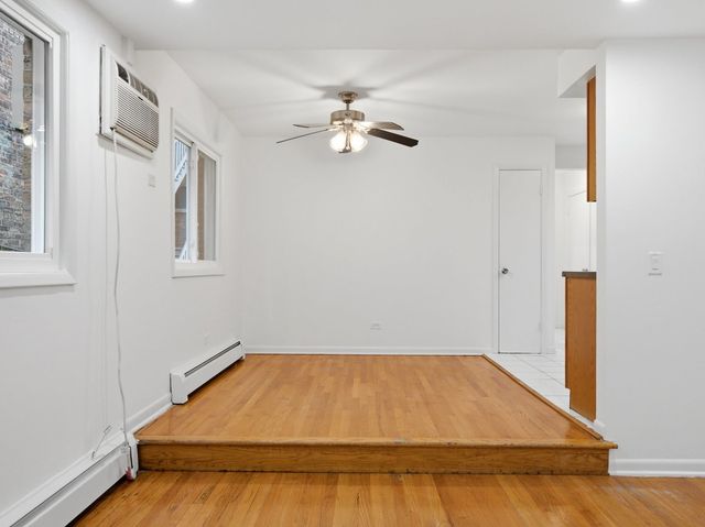 714 N Austin Boulevard 202, Oak Park, IL 60302