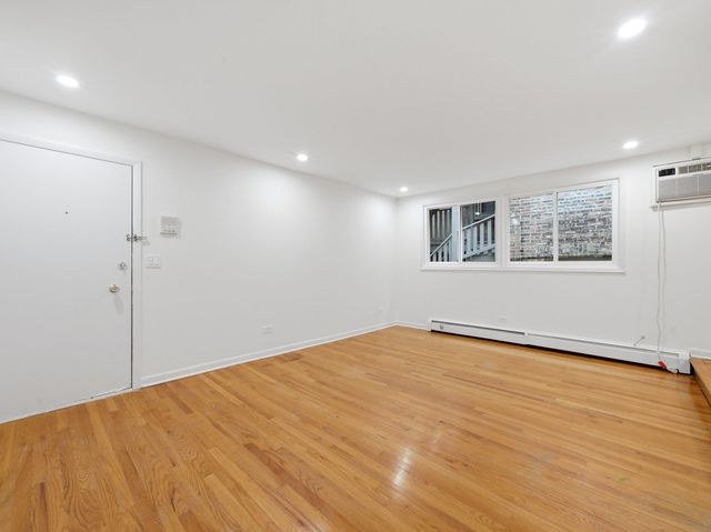 714 N Austin Boulevard 202, Oak Park, IL 60302