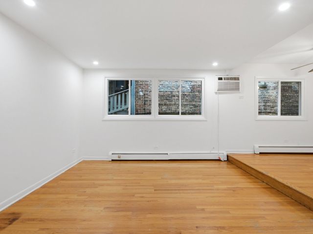 714 N Austin Boulevard 202, Oak Park, IL 60302