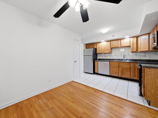 714 N Austin Boulevard 202, Oak Park, IL 60302