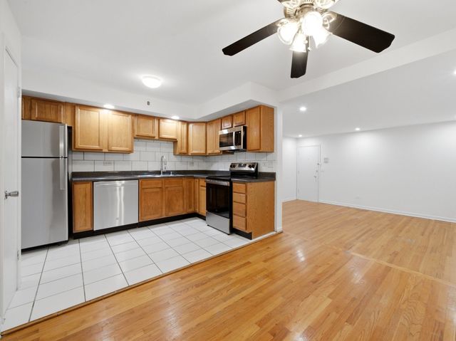 714 N Austin Boulevard 202, Oak Park, IL 60302