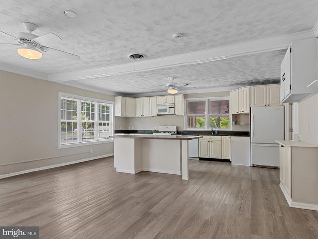 1413 CENTRAL AVE E, Edgewater, MD 21037