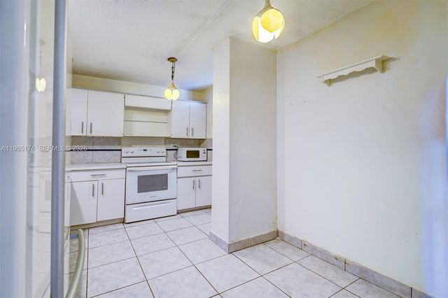 6450 Collins Ave 202, Miami Beach, FL 33141