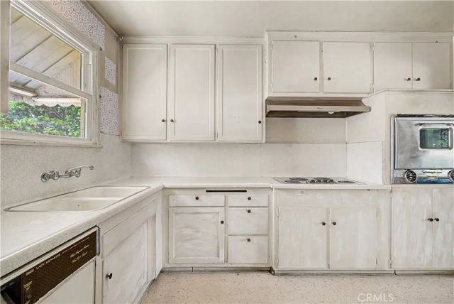 8408 Keokuk Avenue, Winnetka, CA 91306