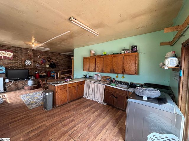 3696 N 14 Highway, Greer, SC 29651