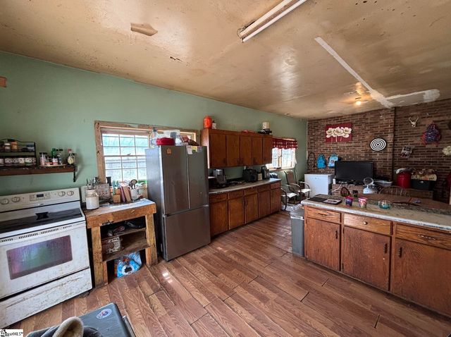 3696 N 14 Highway, Greer, SC 29651