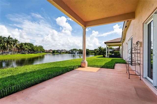 16637 SW 81st Ter, Miami, FL 33193