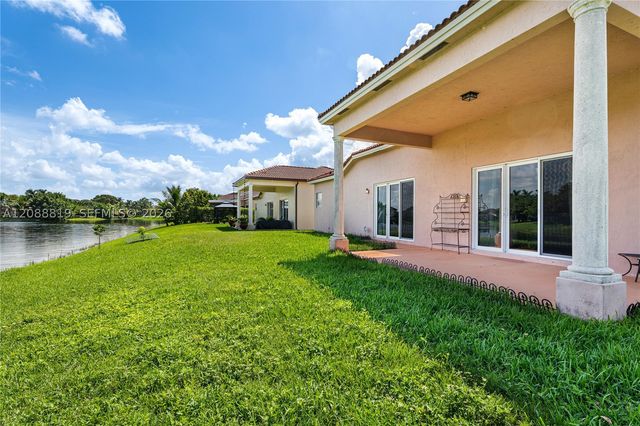 16637 SW 81st Ter, Miami, FL 33193