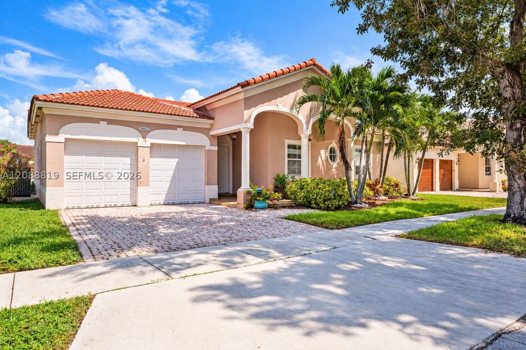 16637 SW 81st Ter, Miami, FL 33193