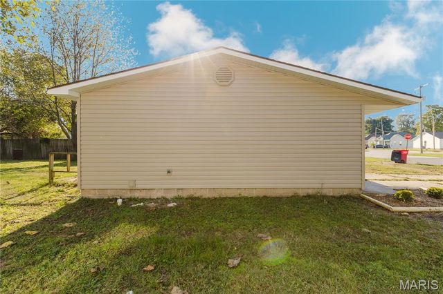 305 E Kathleen Street, Sikeston, MO 63801
