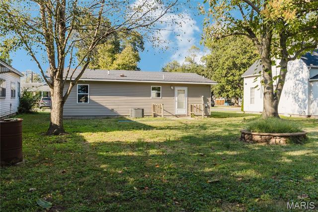 305 E Kathleen Street, Sikeston, MO 63801