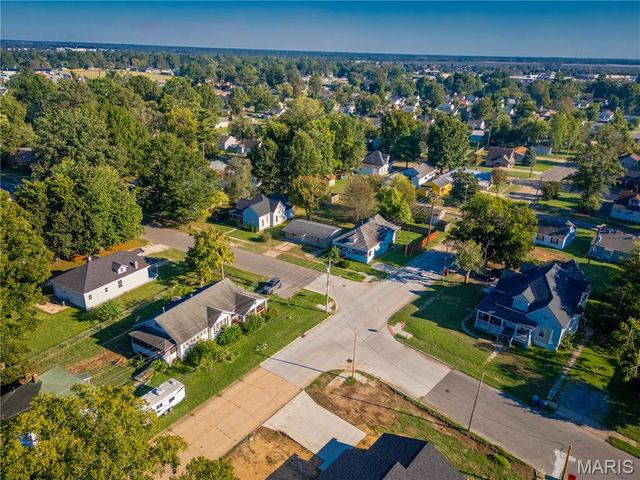 305 E Kathleen Street, Sikeston, MO 63801