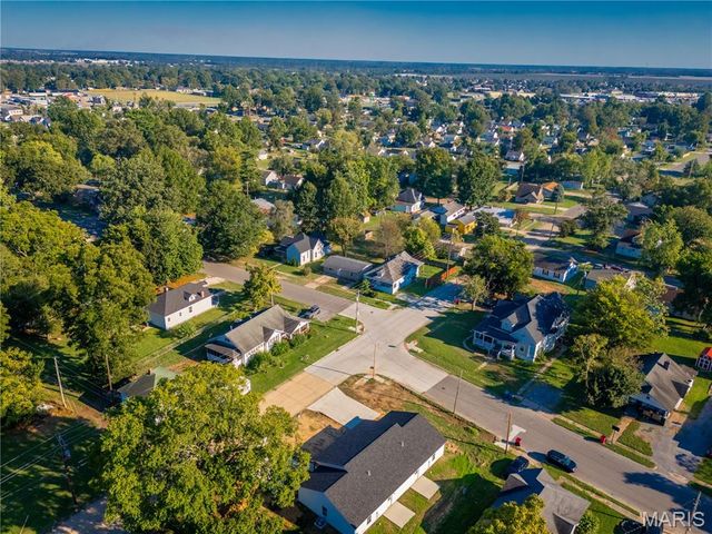305 E Kathleen Street, Sikeston, MO 63801