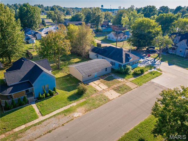 305 E Kathleen Street, Sikeston, MO 63801