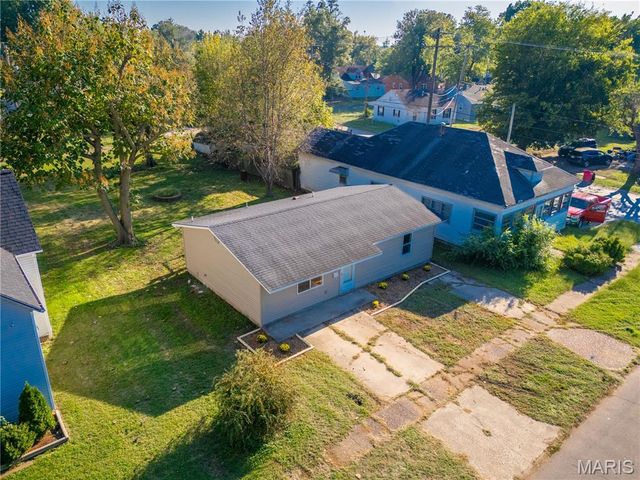 305 E Kathleen Street, Sikeston, MO 63801