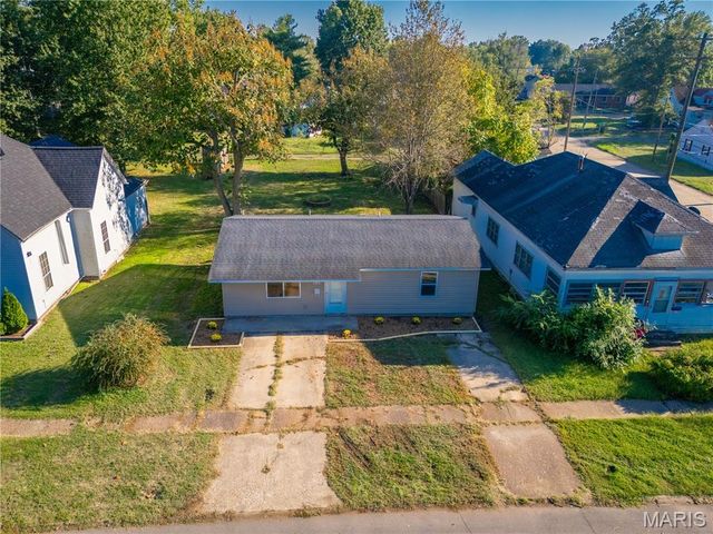 305 E Kathleen Street, Sikeston, MO 63801