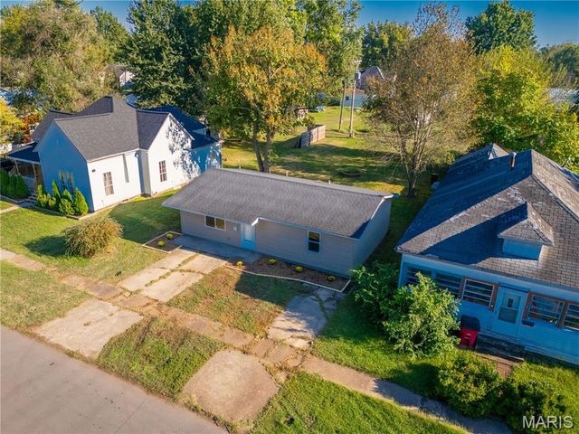 305 E Kathleen Street, Sikeston, MO 63801