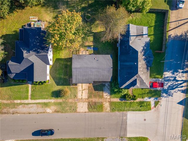 305 E Kathleen Street, Sikeston, MO 63801