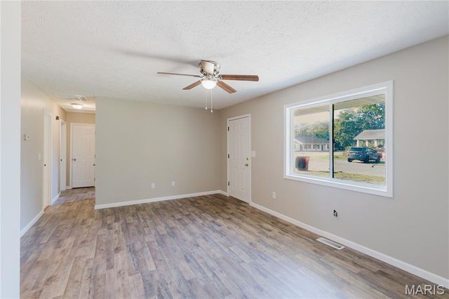 305 E Kathleen Street, Sikeston, MO 63801