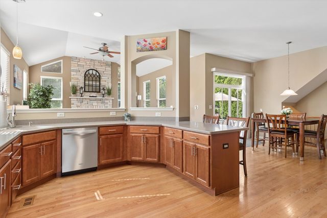 911 Hayden Drive, Yorkville, IL 60560