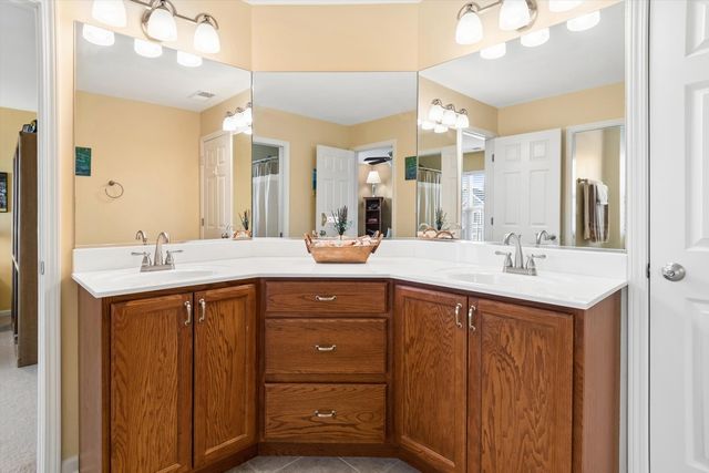 911 Hayden Drive, Yorkville, IL 60560
