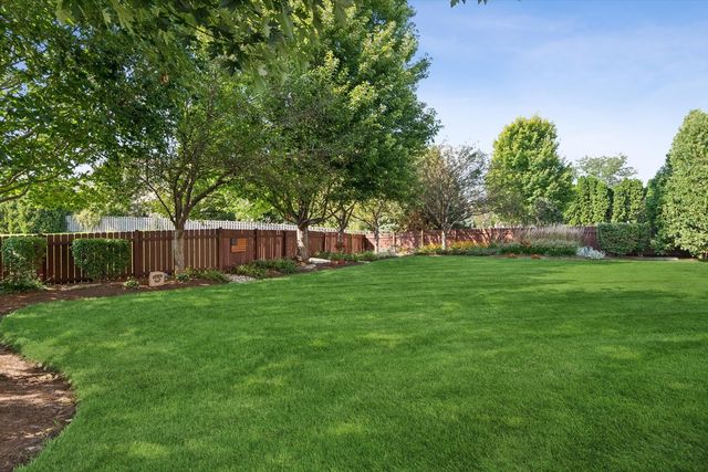 911 Hayden Drive, Yorkville, IL 60560