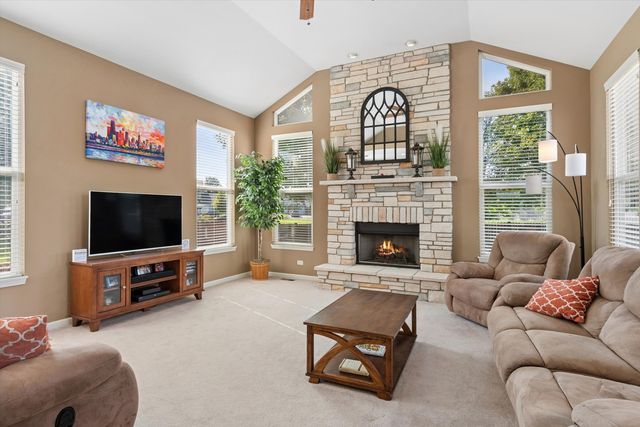 911 Hayden Drive, Yorkville, IL 60560