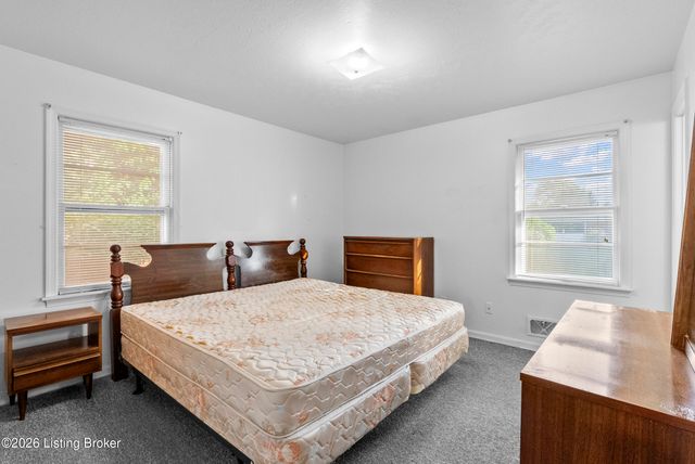 7013 Sun Valley Dr, Louisville, KY 40272
