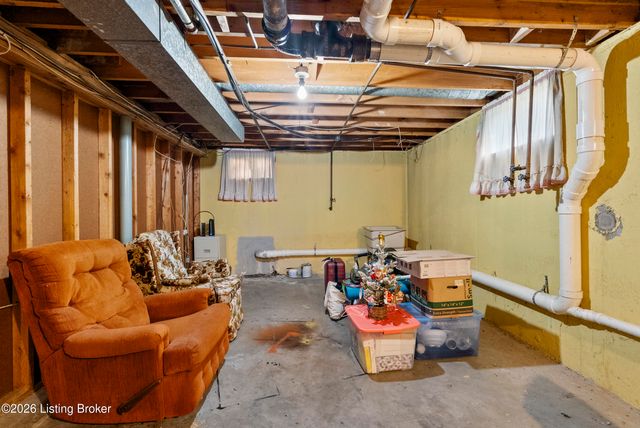 7013 Sun Valley Dr, Louisville, KY 40272