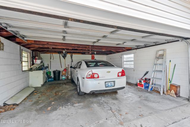 7013 Sun Valley Dr, Louisville, KY 40272
