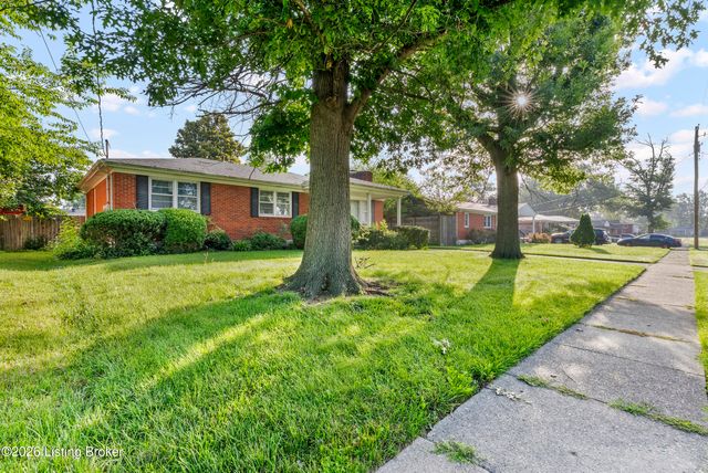 7013 Sun Valley Dr, Louisville, KY 40272