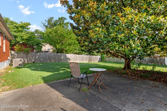 7013 Sun Valley Dr, Louisville, KY 40272