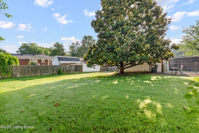 7013 Sun Valley Dr, Louisville, KY 40272