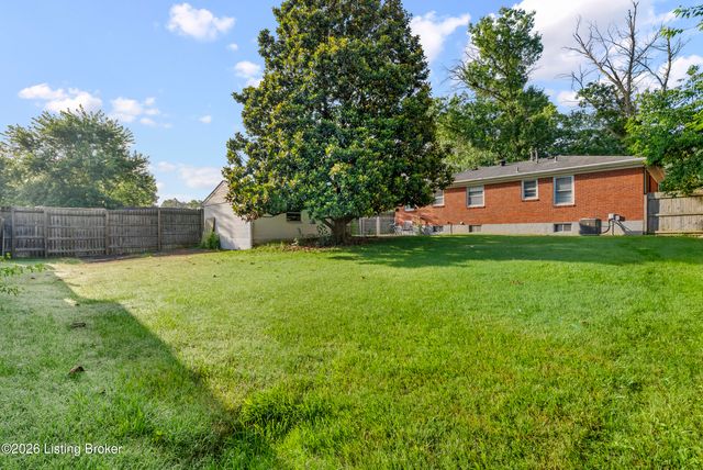 7013 Sun Valley Dr, Louisville, KY 40272