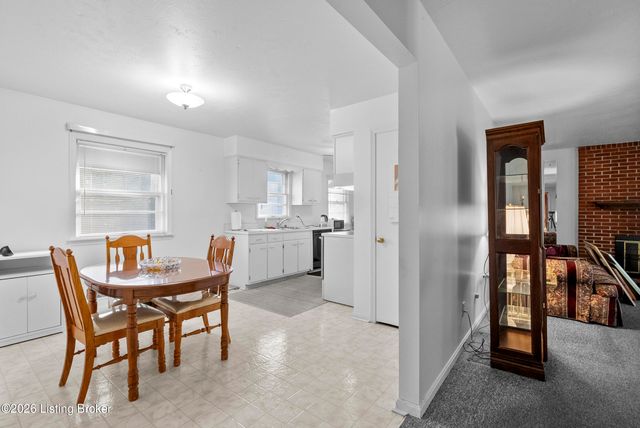 7013 Sun Valley Dr, Louisville, KY 40272